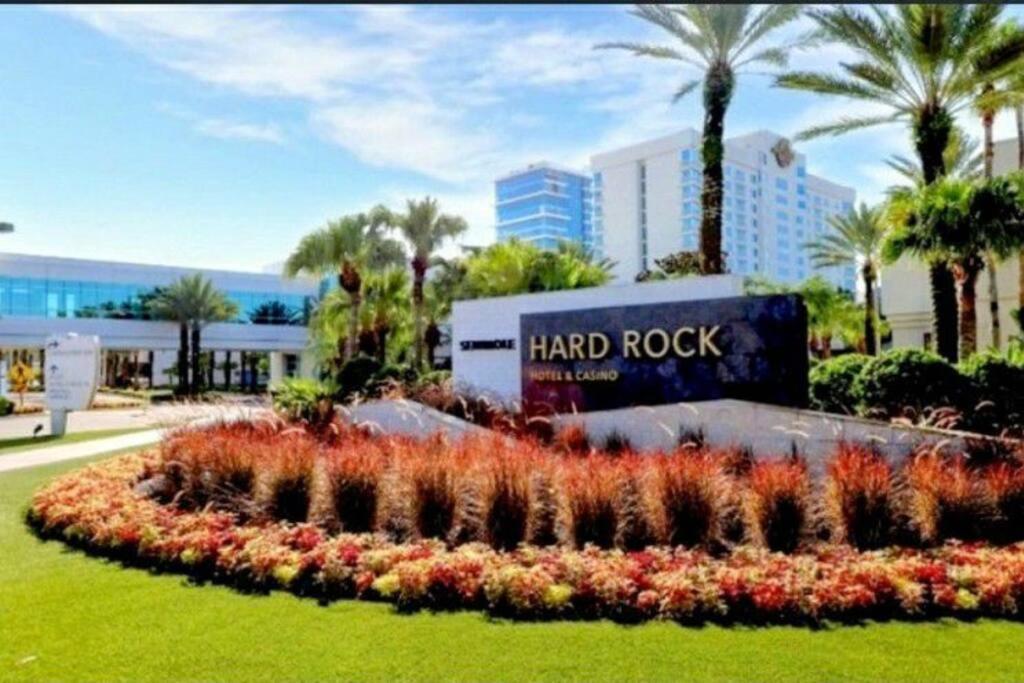 Stylish Suite Tampa Minutes To Hard Rock Casino Mango Buitenkant foto